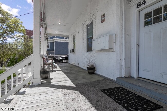 Building Photo - 84 N 6th St
