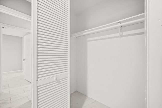 Building Photo - 13527 Montaigne Dr