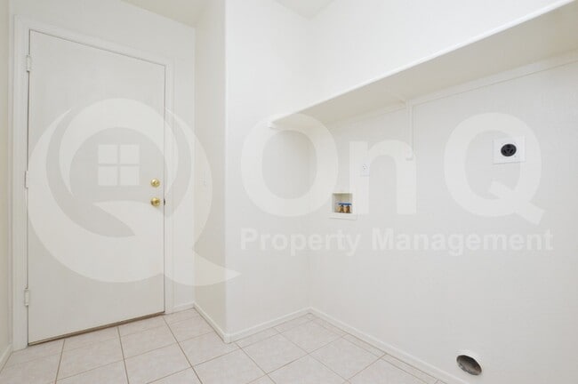 Building Photo - 5463 W Venus Way