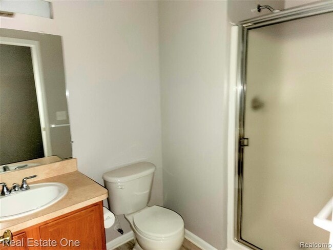 Building Photo - 3275 N Pointe Blvd