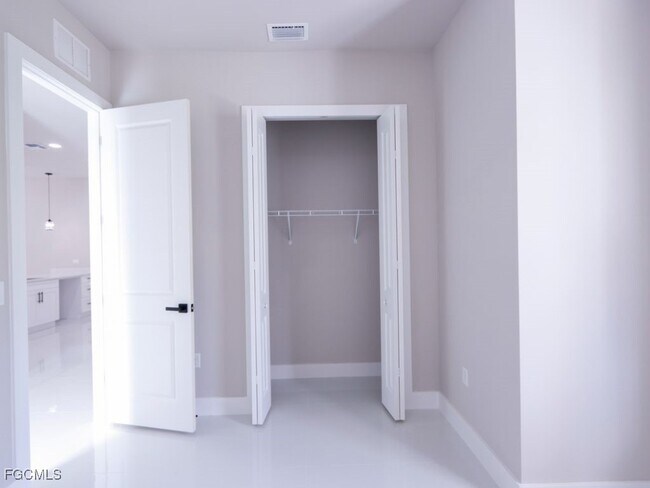 Building Photo - 219 Greenbriar Blvd