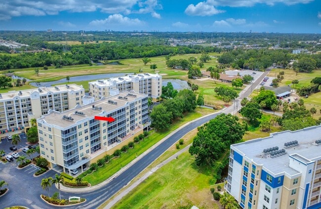 Building Photo - Updated 3 bedroom unit overlooking the Eas...