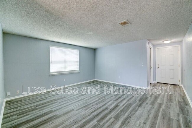 Building Photo - 8506 S Drexel Pl