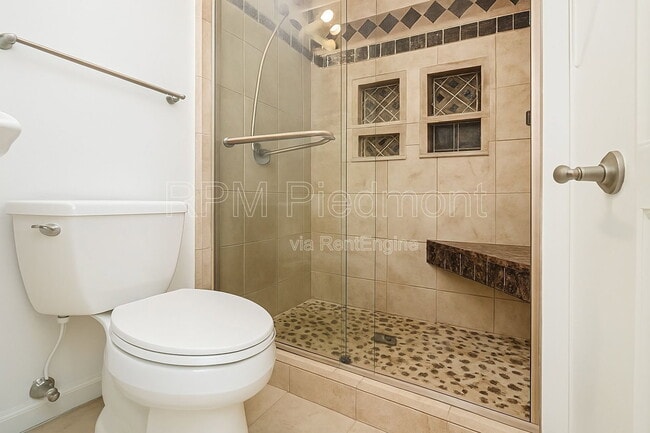 Building Photo - 2570 Northside Dr NW