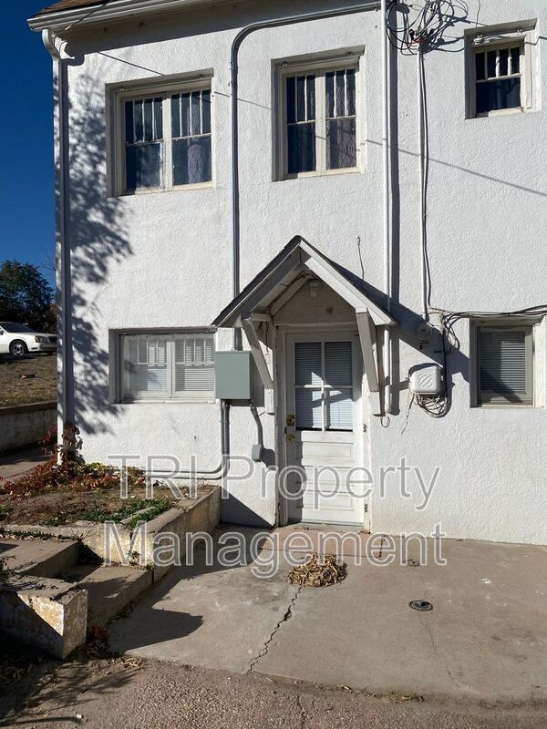 Building Photo - 2200 9th St