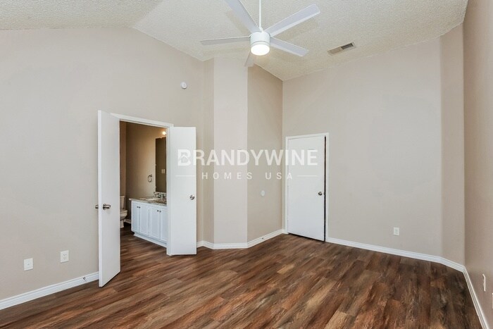 Building Photo - 737 Lionel Way