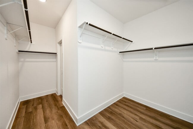 Building Photo - 8046 Kay Hbr Dr