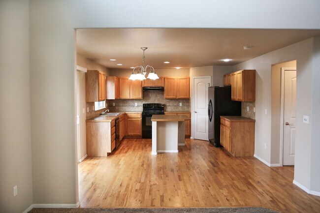 Building Photo - 1506 Dryland St