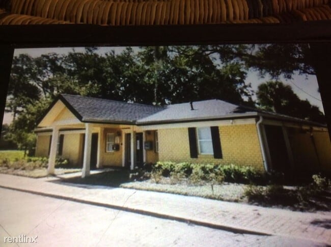 Building Photo - 1 br, 1 bath Condo - 160 Lewfield Cir