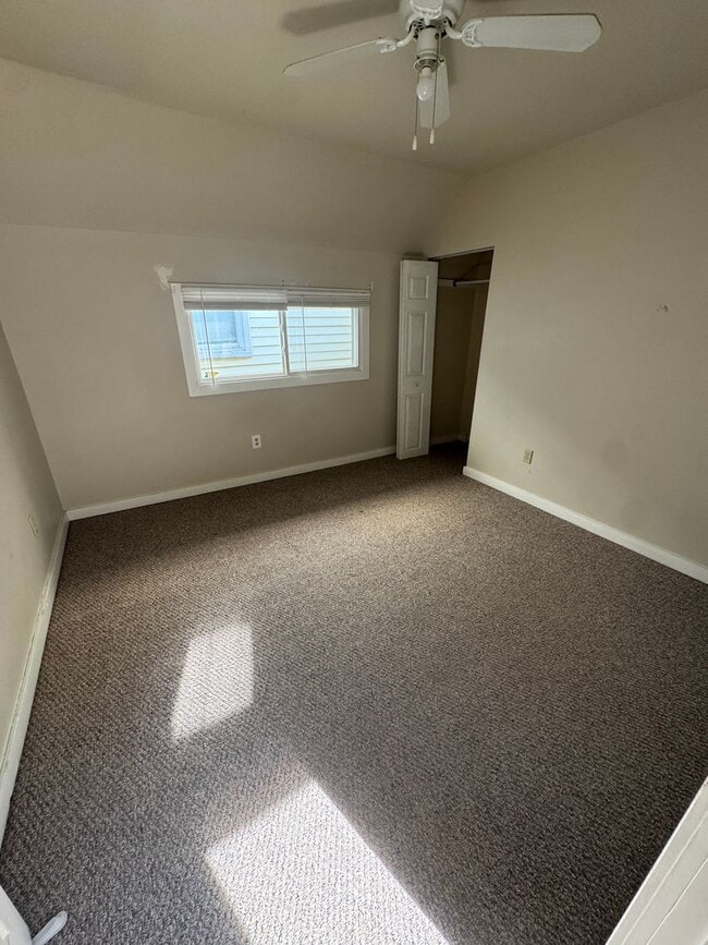 Building Photo - 207 Railroad Ave