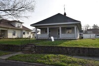 Building Photo - Two Bedroom House in Knightstown