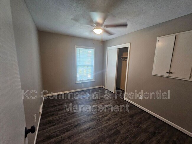 Building Photo - 10013 N Harrison Dr