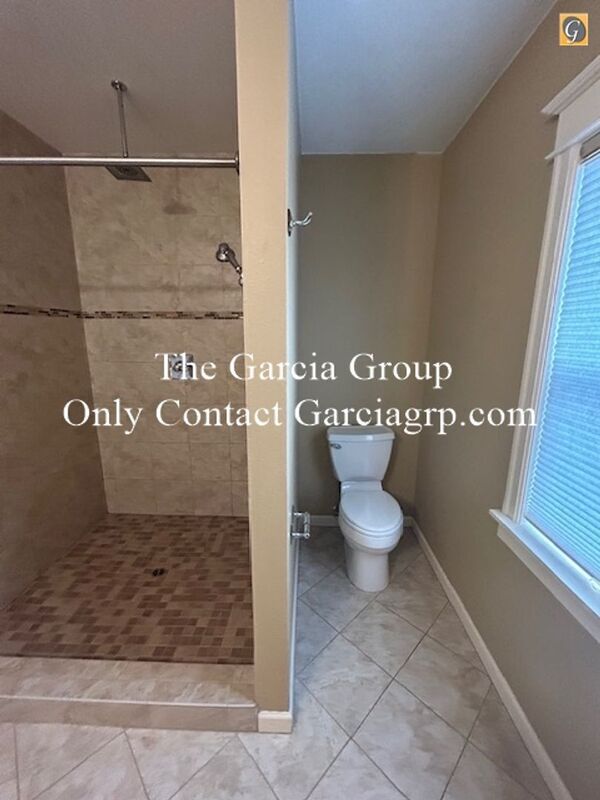 Building Photo - 4720 NE 26th Ave