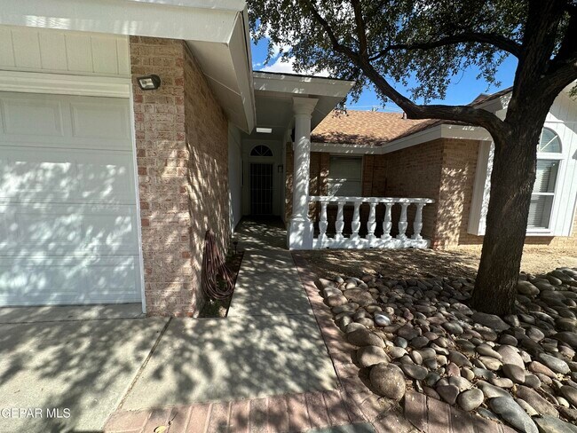 Building Photo - 408 Hadley Pl