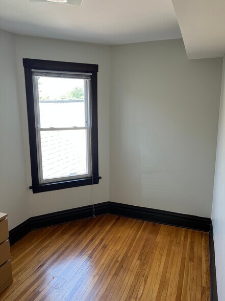 Building Photo - 1439 N Ridgeway Ave