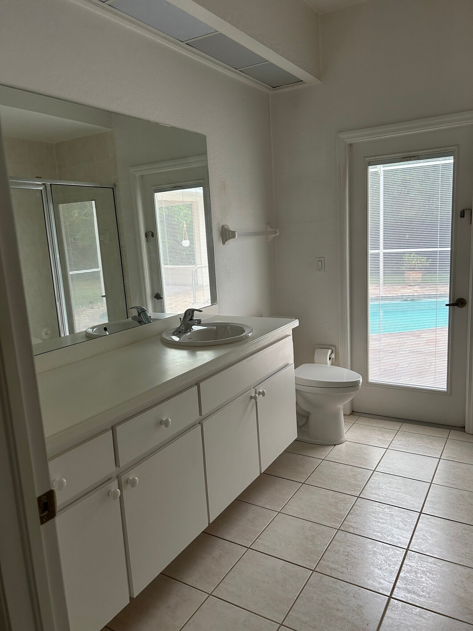 Private bath - 4 Poppy Ct