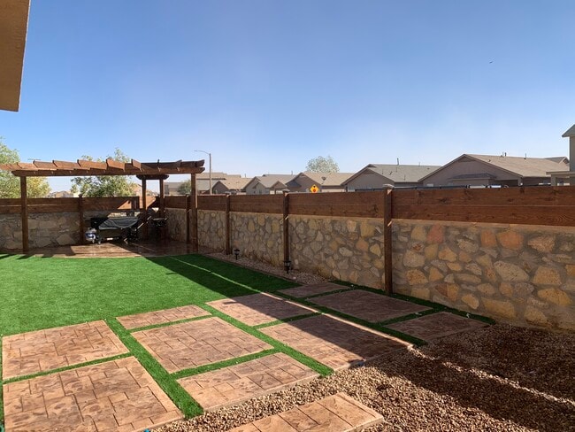 Building Photo - 2600 Snowy Rock Pl