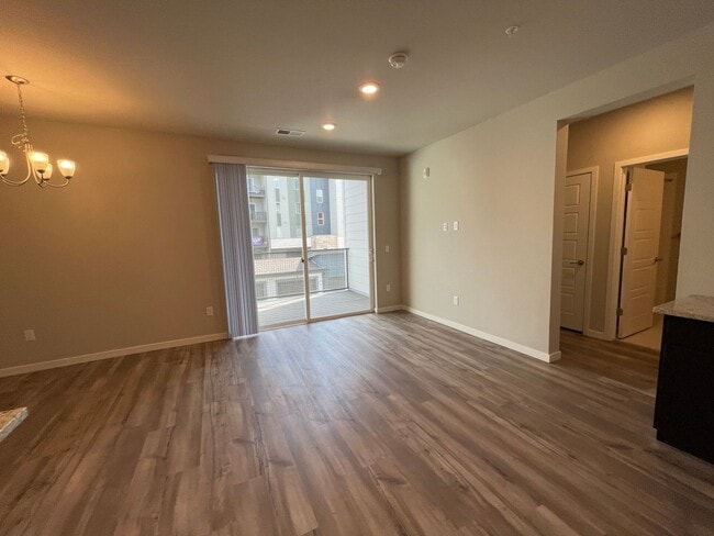Building Photo - Newly Built Move-in Ready Modern Condo!