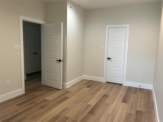 Building Photo - 5718 Harbrook Dr