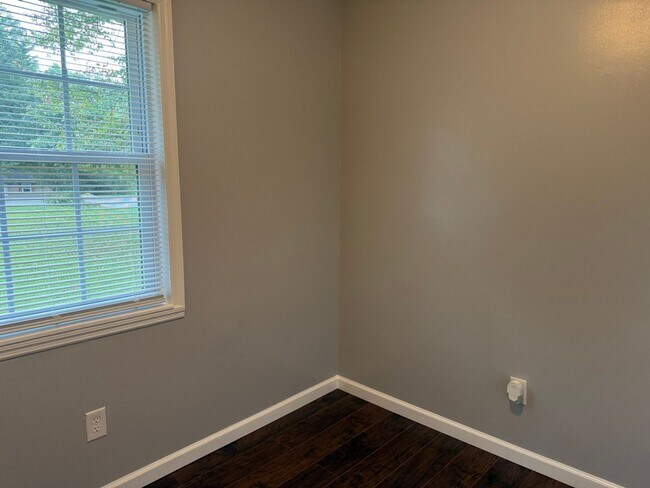 Building Photo - Beautiful 3 Bedroom House in West Knoxville