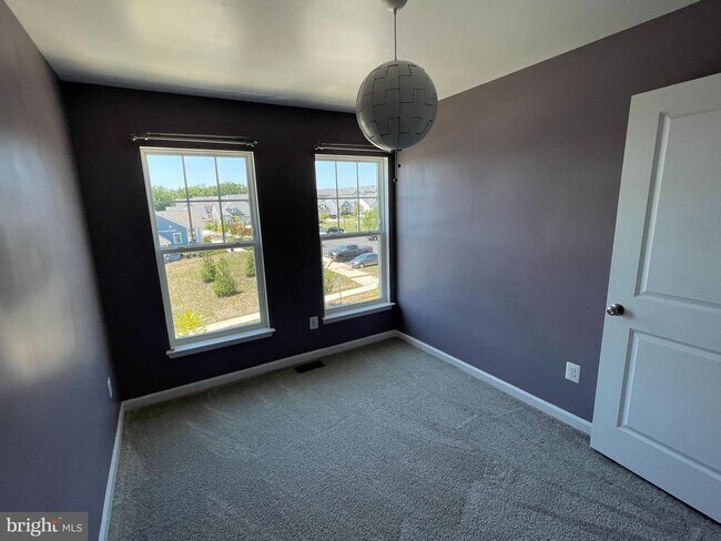 Building Photo - 419 Foxglove Way