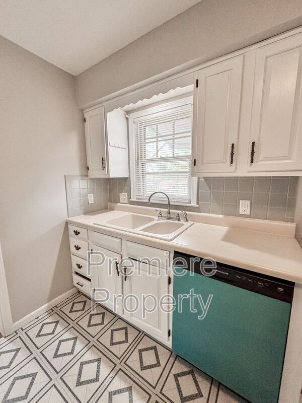 Building Photo - 6020 Raytown Rd