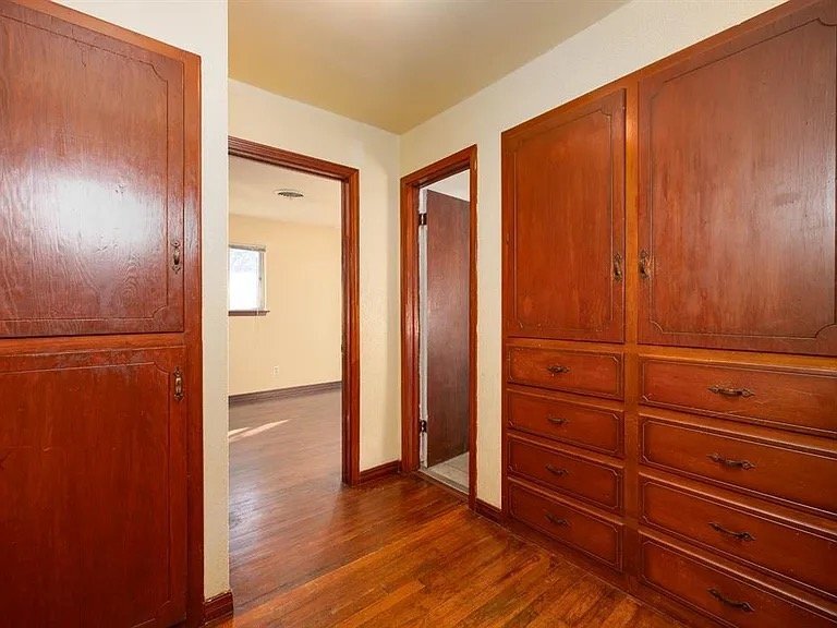 Building Photo - 9909 N McKinley Ave