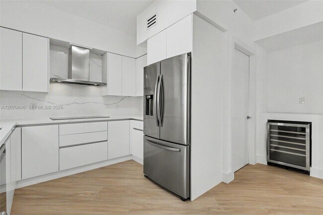 Building Photo - 731 Crandon Blvd