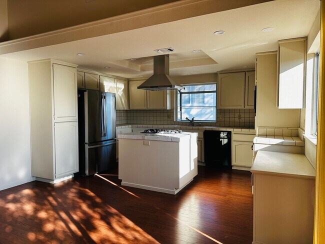 Building Photo - Executive Living