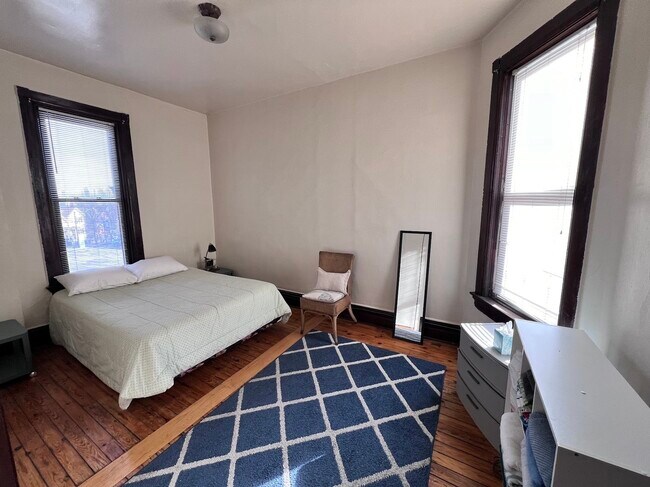 Building Photo - 2187 N Clybourn Ave
