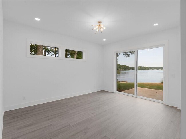 Building Photo - 3258 S Bay Dr