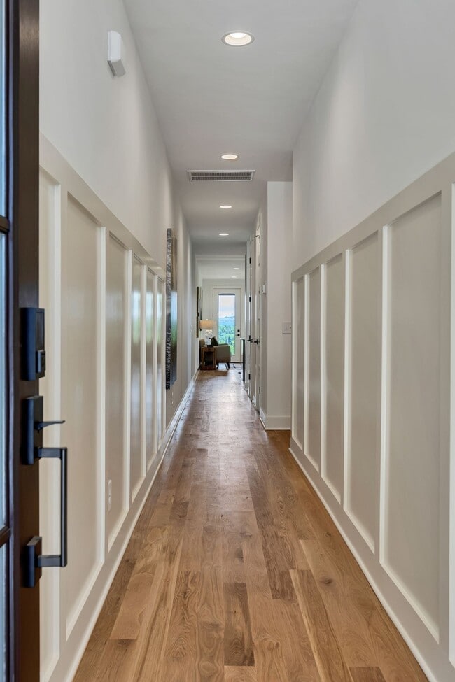 Building Photo - 660 Vernon Ave