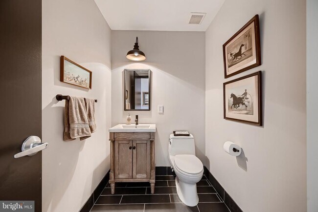 Building Photo - 1200 Steuart St