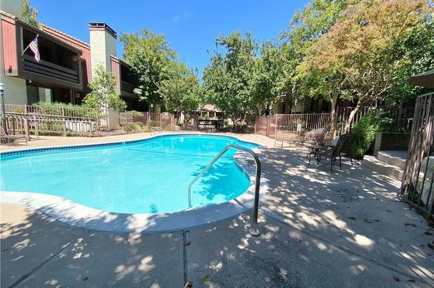 Building Photo - 21931 Burbank Blvd