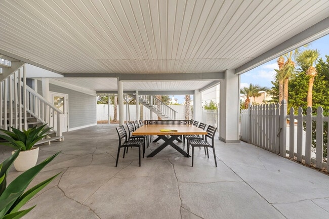 Building Photo - 169 Pompano St