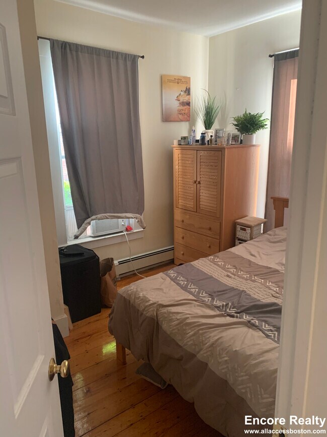 Building Photo - 46 Florence St