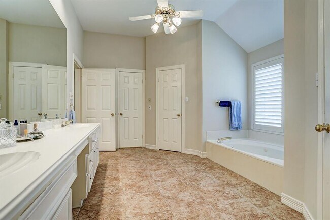 Building Photo - 16302 Glacier Brook Ct