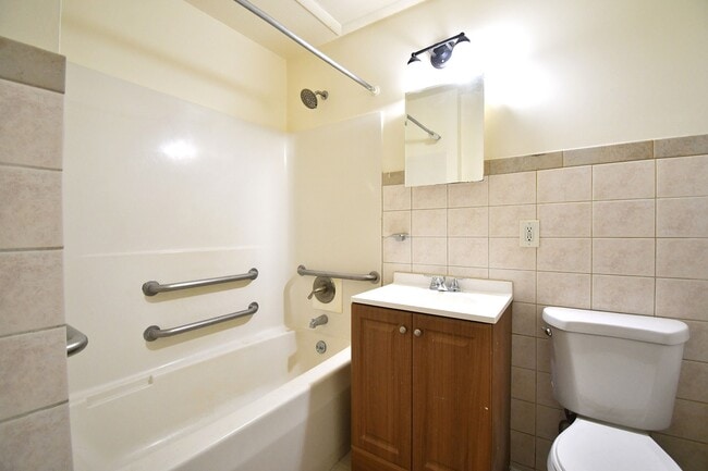 Building Photo - 485 E 140th St