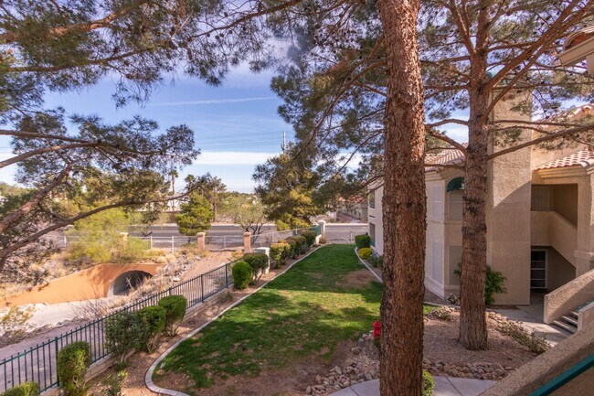 Building Photo - SPECTACULAR 2BED/2BATH CONDO IN HENDERSON!