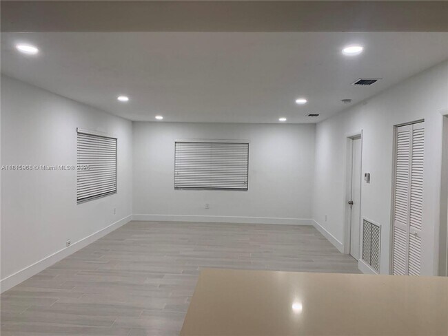 Building Photo - 315 Majorca Ave
