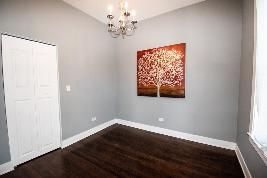 Building Photo - 518 Troy N St