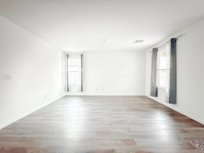 Building Photo - 8693 W Valdez Dr