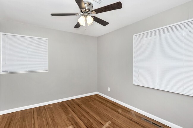 Building Photo - 1707 Buena Vista Cir SE