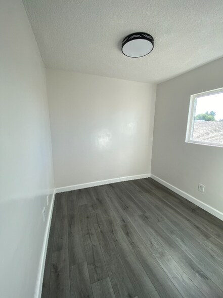 Building Photo - 1515-1515 E 20th St