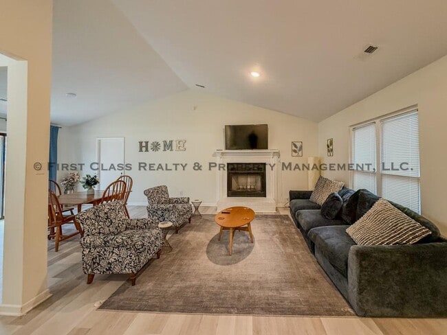 Building Photo - 5819 Woodrock Ct