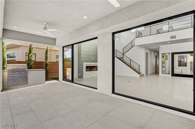 Building Photo - 68 Grey Feather Dr