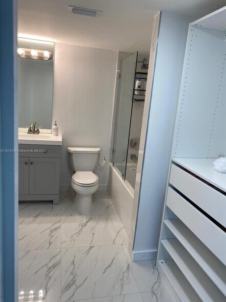 Building Photo - 7800 Collins Ave