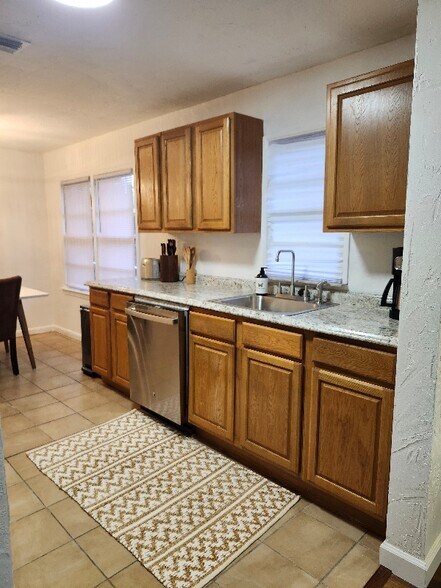 Building Photo - 1322 Hiawatha Ave