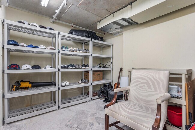 Building Photo - 715 Bayshore Dr