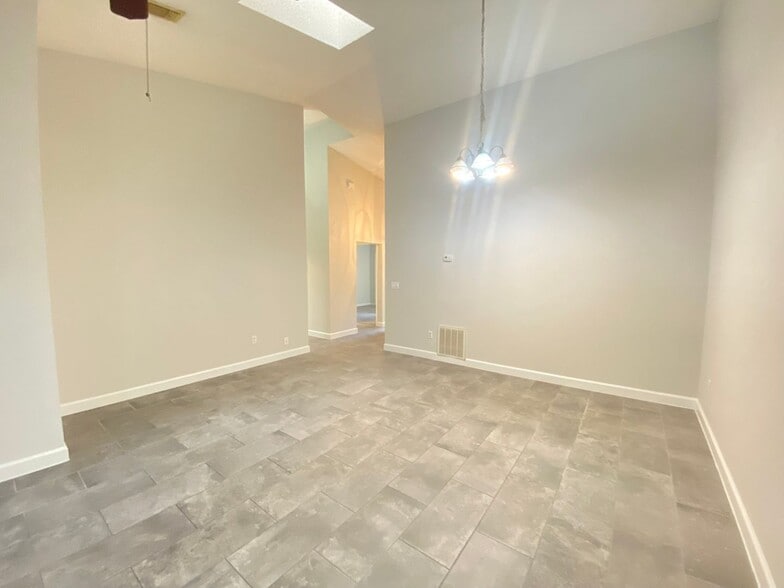 Building Photo - 208 Egret Ct